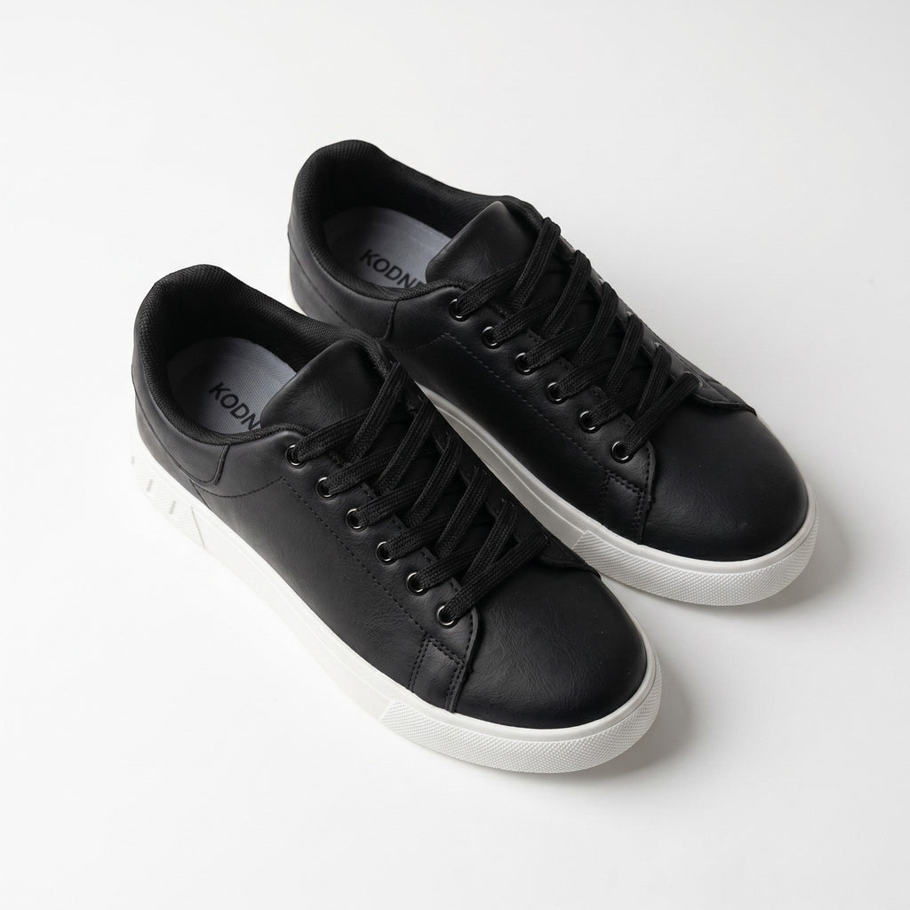 Men Low Top Sneakers
